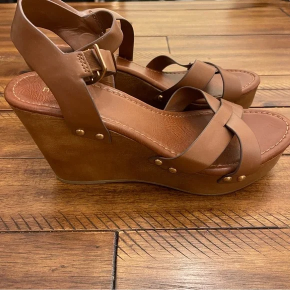 Maurices Brown Wedge Ankle Strap Heel Shoe Size 10 - Picture 3 of 6